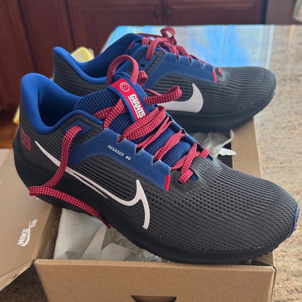 Nike Sneakers Black and Red Mens Zoom Pegasus 40